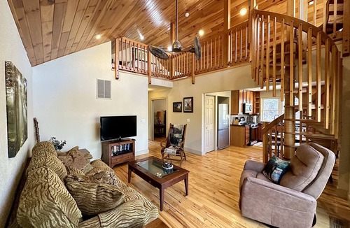 Hayesville House | Relax and play on the Hiwassee!
