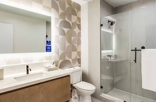 Ojus Hotel | Relax and Recharge in Miami! Rooftop Pool, Pet-friendly Property!