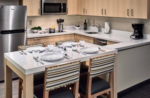 Gwinnett Place House | Relax and Unwind! 3 Relaxing units w/ Kitchen and Swimming Pool Access