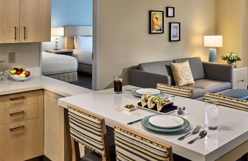 Gwinnett Place House | Relax and Unwind! 3 Relaxing units w/ Kitchen and Swimming Pool Access