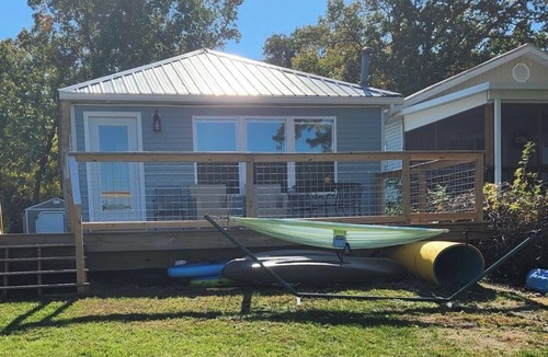 Elkhart Cabin | Relax and Unwind at the Cozy Cabin on Heaton Lake.