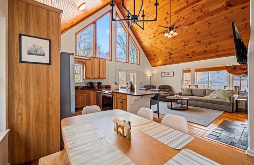 Maggie Valley Cabin | Relax at 4,000 ft: Hot Tub, Outdoor TV & Views