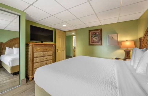 Seabreeze Park Hotel | Relax by the Beach with Pool Near Boardwalk Attractions | 2 Units