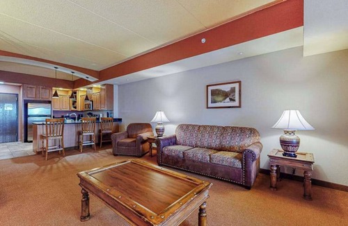Wisconsin Dells Condo | Relax & Explore | Discount Adventure Perk Dells Condo