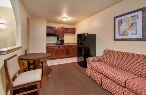 Viavant - Venetian Isles Hotel | Relax Inn & Suites