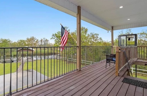 Shoreline Park House | Relaxation in Fisherman's Paradise! Private Boat Launch and Dock!