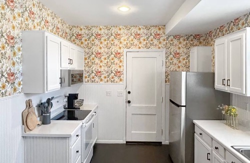 Silverton House | Relaxing 3-bedroom house in terrific Cincinnati with Firepit and Patio