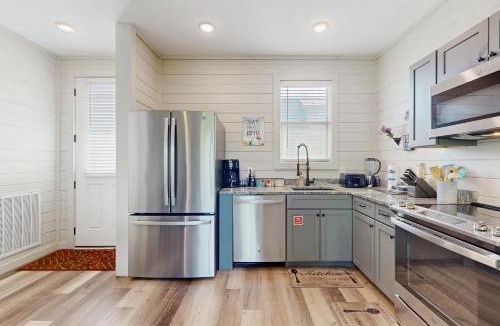 Sevierville House | Relaxing Cabin W Mtn View Sleeps 6 Deck Jacuzzi