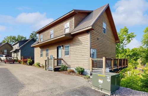 Sevierville House | Relaxing Cabin W Mtn View Sleeps 6 Deck Jacuzzi