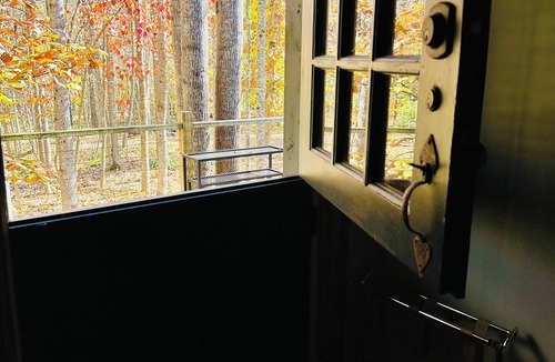 Barboursville Cottage | Relaxing cottage in the woods just minutes from wineries,hiking,restaurants.