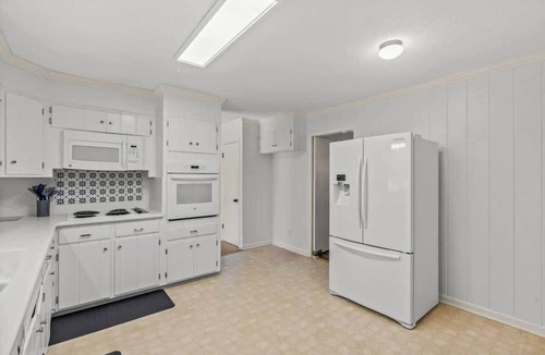 Forest Acres House | Relaxing Retreat Near Ft. Jackson & USC – 3 TVs