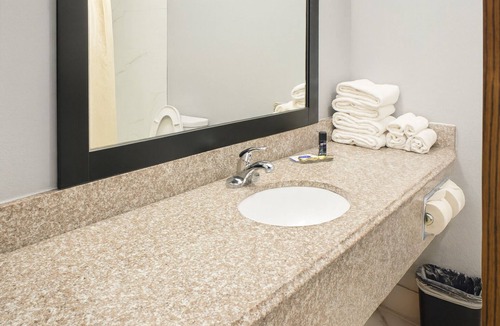 Van Buren Hotel | Relaxing Room Inn Room Near Interstate 40 and Close to Downtown