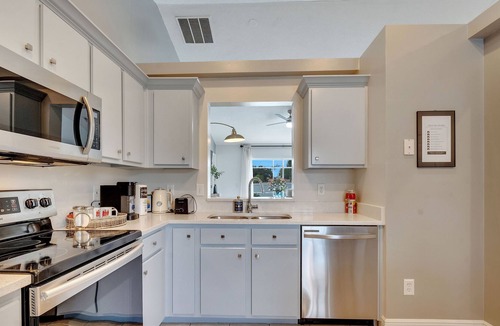 Wellington House | Relaxing Stay: Private Pool,King size master,Mins to Eateries, 15 to Attractions