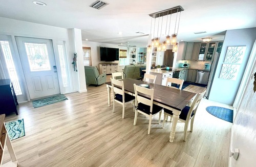 Downtown House | "RELAXMORE IN PARADISE" Sarasota Getaway Private Salt-Water Pool & Jacuzzi