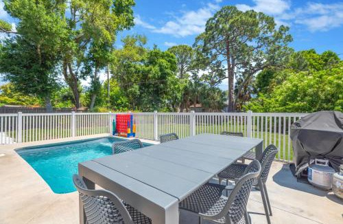 South Sarasota House | Remodel House with Heated pool, patio and gas grill!