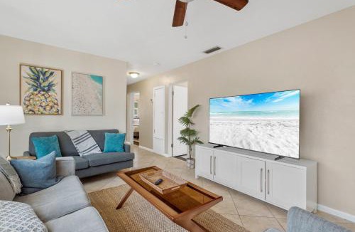 South Sarasota House | Remodel House with Heated pool, patio and gas grill!