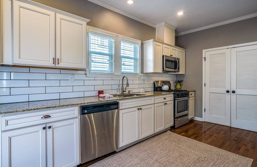 Joffre House | Remodeled 4BR Home in Memphis near Tiger Ln