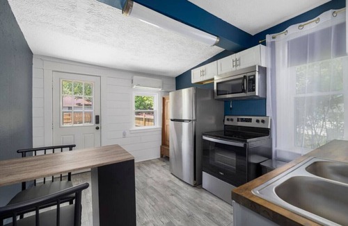 Bristol Apartment | Remodeled Apartment Blocks from Downtown Bristol
