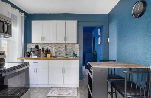 Bristol Apartment | Remodeled Apartment Blocks from Downtown Bristol