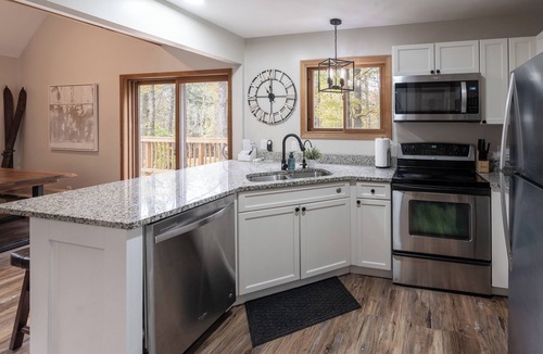 Thompsonville Cabin | Remodeled Betsie River Bungalow 3bd+2ba+Loft by Crystal Mtn, 10 acres on River!