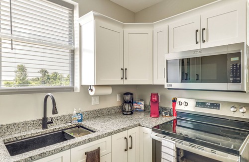 Columbia House | Remodeled Columbia Home: 14 Mi to St Louis
