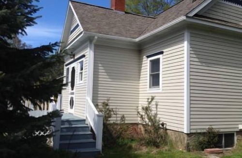 Bear Lake House | Remodeled School house Near Lake Michigan, 3Br, 2Ba, Quiet paved Road, Sleeps 9