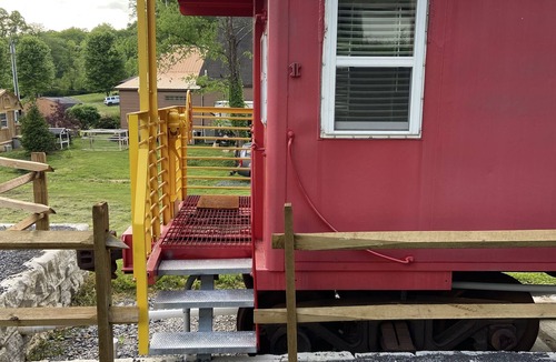 Fayetteville House | Remodeled train caboose, close to town and Long Point trailhead