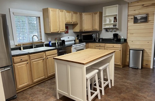 Indian River Cottage | Remodeled Vacation Cottage - Downtown Indian River