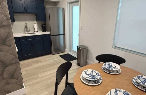 Coral Ridge Apartment | Renovated 1 Bedroom, Boutique Mid-Century Building