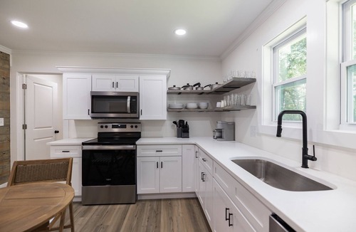 Arnoldsville House | Renovated Cottage on 5 Acres near Athens!