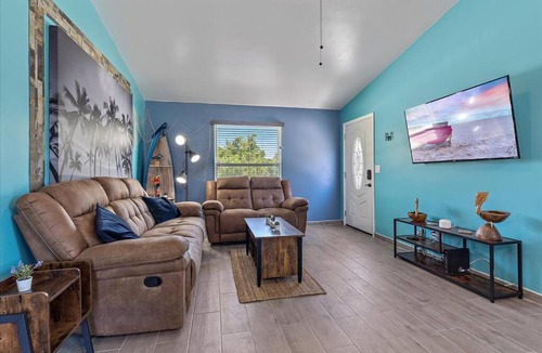 Englewood East Apartment | Renovated, Cozy 2 Bedroom