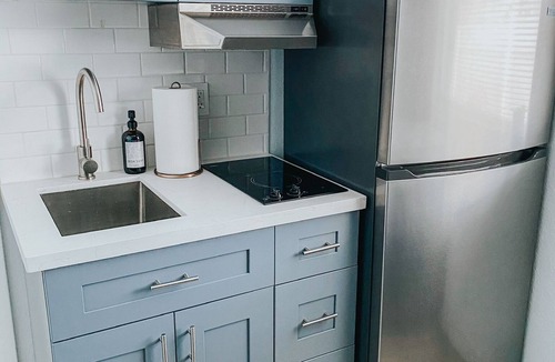 Highland Garden Apartment | Renovated Downtown Hollywood Efficiency/1 Bath