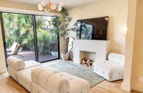 Boca Raton House | Renovated East Boca Raton Oasis with Stunning Tropical Backyard