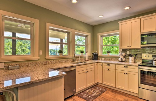 Butler House | Renovated Home w/Private Dock on Watauga Lake