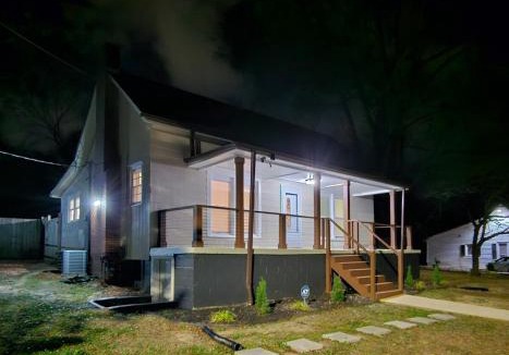 Gastonia House | Renovated & Spacious 2BR Downtown Retreat 2 Minutes to FUSE District Pet Friendly Free Parking