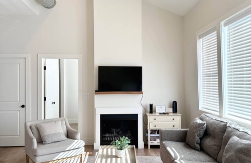 Chassell House | Renovated Townhouse On The Water #5