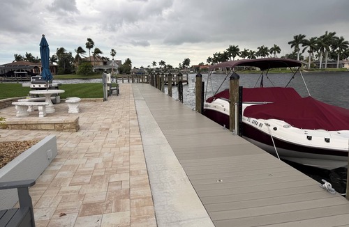 Caloosahatchee Condo | Rent yearly, 2 bedroom condo in Cape Coral . On canal and river Walk to park.