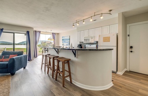 North Shore Condo | Resort Condo on Smith Mtn Lake: Linens Included!
