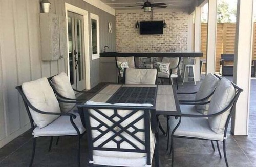 Foley House | Resort Feel Home, Private Pool,Spa,Hammocks. Beach,OWA,Wharf-15min, 5 BedRms