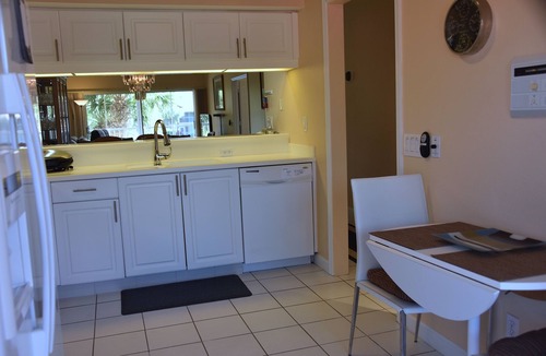 Naples Condo | Resort-style condo - close to great beaches and downtown Naples.