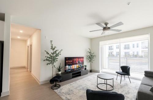 Forest Park Apartment | Resort-Style Retreat|1 King/2 Queens, Pool table 6