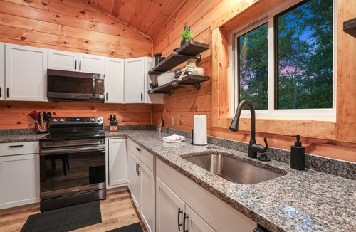 McArthur Cabin | Rest Easy | Hocking Hills, Modern Cabin, Hot Tub