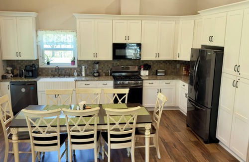 Inman Cabin | Restful 3 Bd. Private Cottage Retreat, 100 Acres w/Woods, River/Creek & Trails