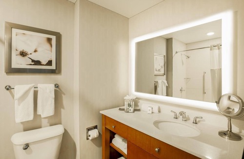 East Point Hotel | Restful Retreat Near Delta Flight Museum -1.1 mi | Seasonal Pool & Free Shuttle