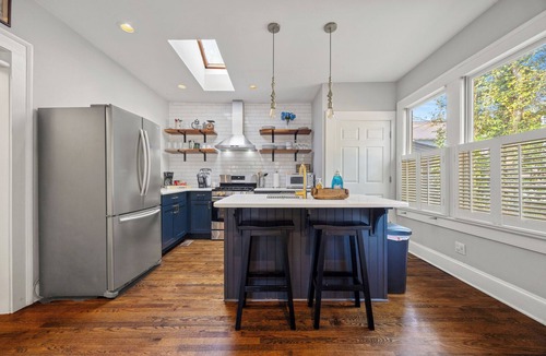 Lake Claire House | Retreat Near Emory - Walk to Candler Park