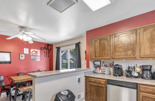 Green Bay House | [RETRO ARCADE GAME CAVE]-5 Bedrooms 2 Full Baths [Stadium 1.3 Miles] 2 KINGs