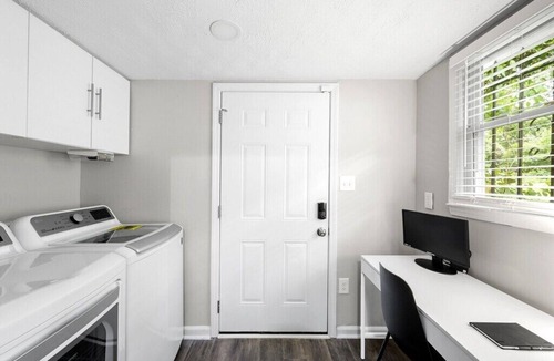 Peoplestown House | Retro Chic 3-Bdrm Bungalow Walkable to Summerhill