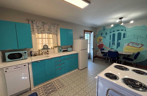 Murfreesboro Apartment | Retroville – A Cozy, Family- & Pet-Friendly Retro Retreat, Fun and Unique!