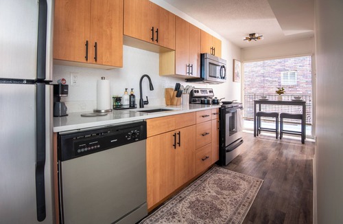 Birmingham Apartment | Rhodes 66-Highland Park:King Bed/Pool/WiFi/Couples