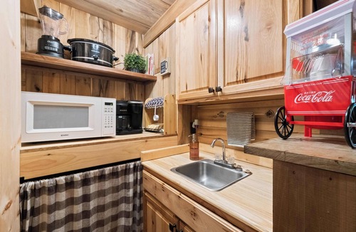 Ansted Cabin | Rich Creek Wilderness Cabin: Near NRG, Game Room, Fire Pit, STARLINK, ATV Trails